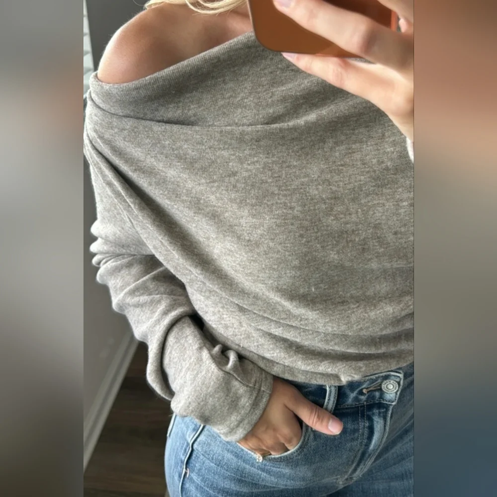 NWT Large Blu Ivy boutique creamy grey-beige off shoulder sweater - Picture 4 of 14